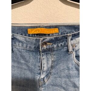 Refuge Women's Denim Jeans Cropped Distressed Frayed Hem Blue Size 9 2089